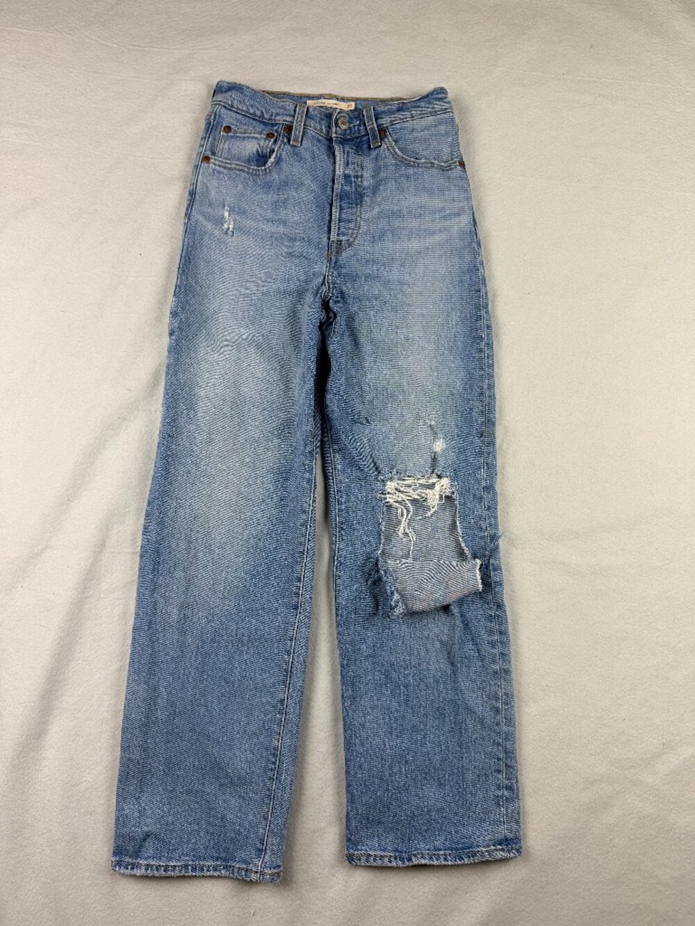 Levi Ribcage Straight Distressed Button Front Size 25
